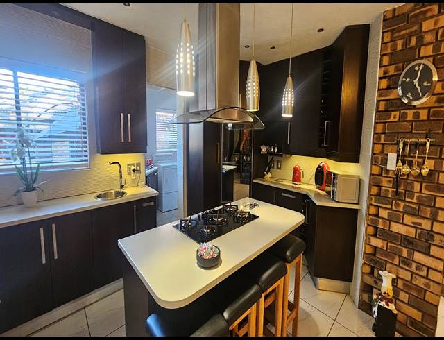 4 BEDROOM HOUSE FOR SALE IN MEYERSDAL